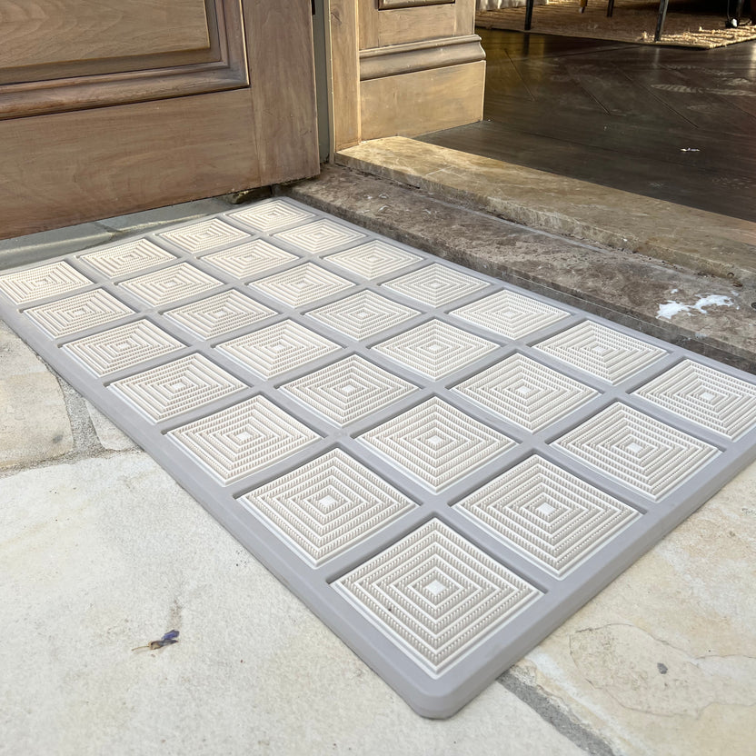 The Outlier Pebble / Doormat Porte + Hall
