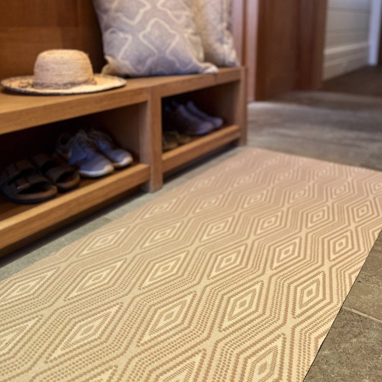 The Insider - Bark (Creme) / Runner